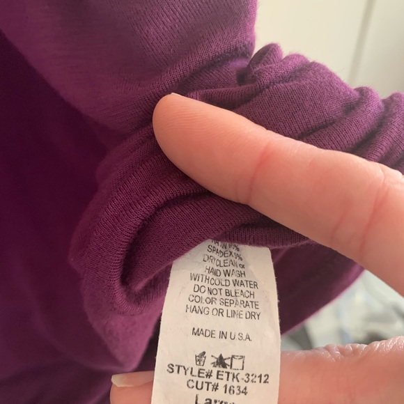 emerald cut out cold shoulder top - Picture 4 of 9